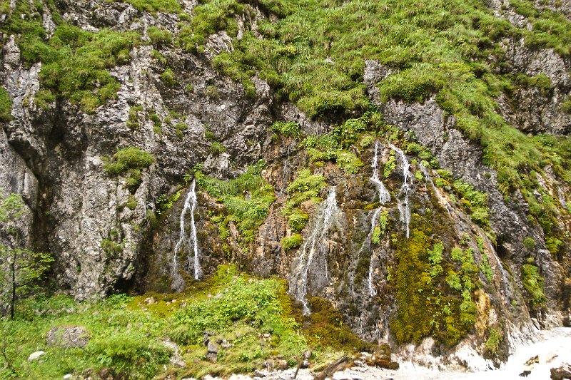 57 traenende Felsen.JPG